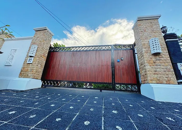 Brady's 3 Bedrooms Center Of Villa
