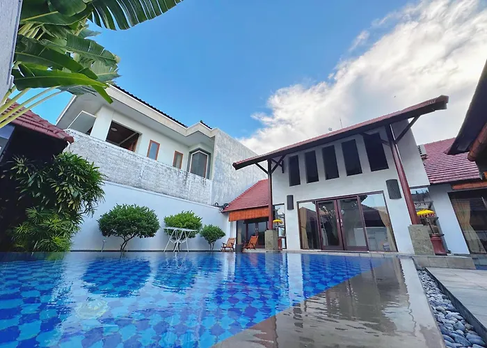 Brady's 3 Bedrooms Center Of Villa