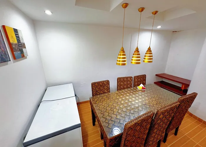 Brady's 3 Bedrooms Center Of
