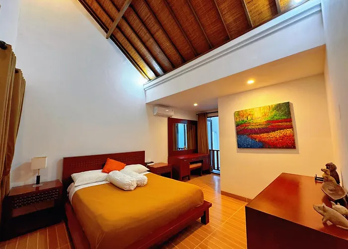 Brady's 3 Bedrooms Center Of