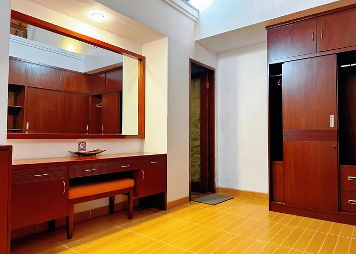 Brady's 3 Bedrooms Center Of *