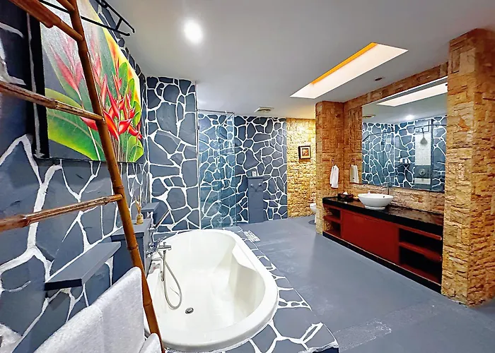 Brady's 3 Bedrooms Center Of Villa